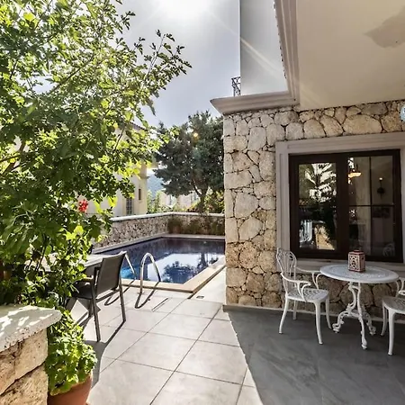 Villa Havuzu, Plaji, Bahcesi Ve Olaganuestue Manzarasiyla…