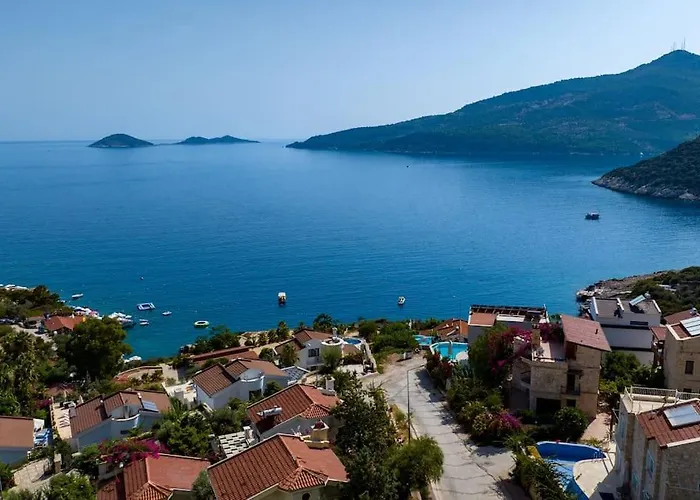 Havuzu, Plaji, Bahcesi Ve Olaganuestue Manzarasiyla… Villa *