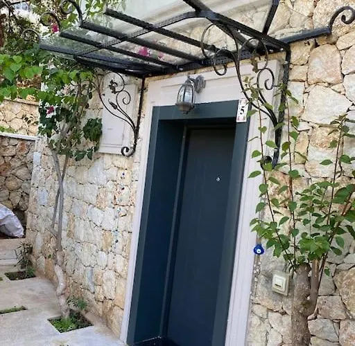 Havuzu, Plaji, Bahcesi Ve Olaganuestue Manzarasiyla… Villa *