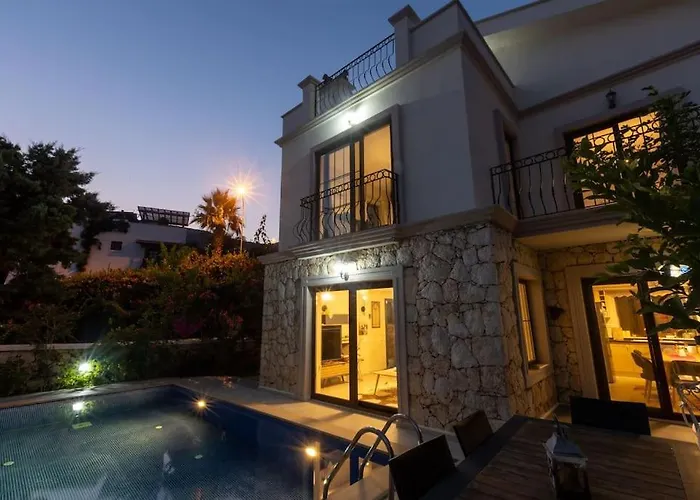 Villa Havuzu, Plaji, Bahcesi Ve Olaganuestue Manzarasiyla… Kaş