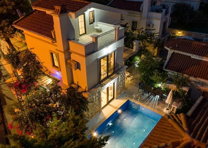 Havuzu, Plaji, Bahcesi Ve Olaganuestue Manzarasiyla…