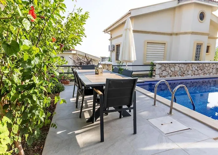 Villa Havuzu, Plaji, Bahcesi Ve Olaganuestue Manzarasiyla… Kaş