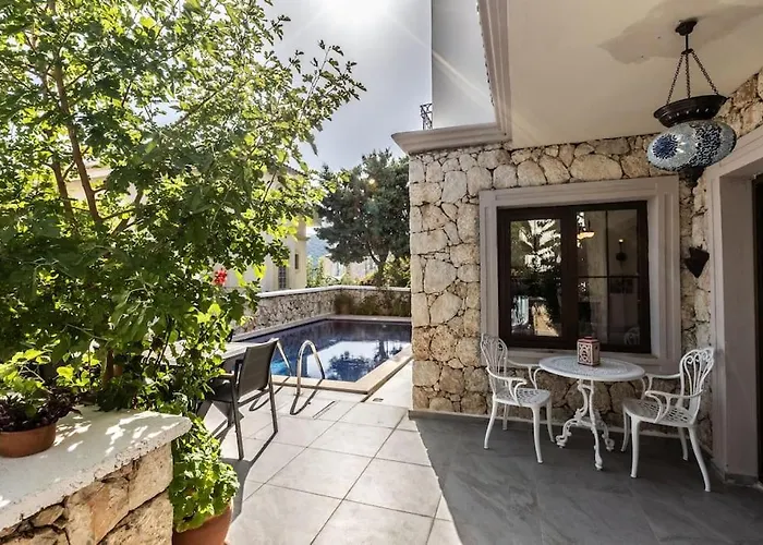 Villa Havuzu, Plaji, Bahcesi Ve Olaganuestue Manzarasiyla…