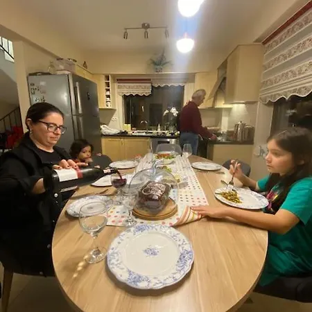 Havuzu, Plaji, Bahcesi Ve Olaganuestue Manzarasiyla… * Kaş
