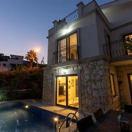 Villa Havuzu, Plaji, Bahcesi Ve Olaganuestue Manzarasiyla… Kaş