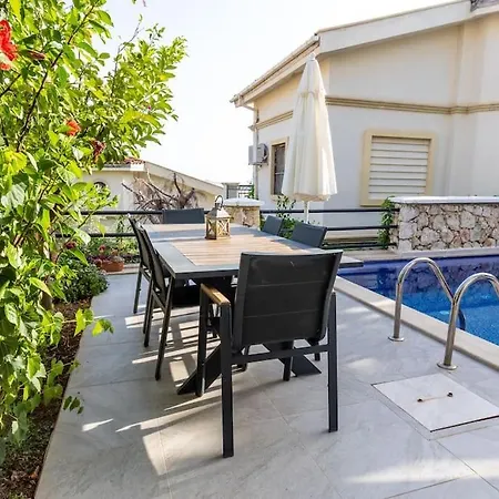 Villa Havuzu, Plaji, Bahcesi Ve Olaganuestue Manzarasiyla… Kaş