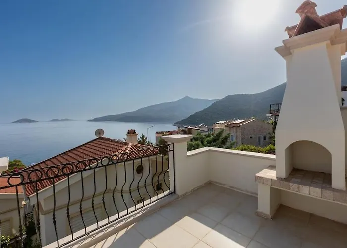 Havuzu, Plaji, Bahcesi Ve Olaganuestue Manzarasiyla… Вилла Каш