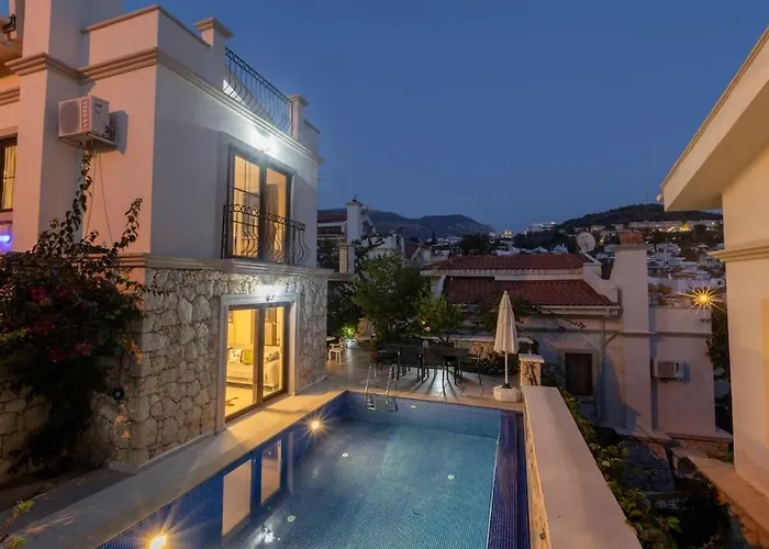 Havuzu, Plaji, Bahcesi Ve Olaganuestue Manzarasiyla… Вилла