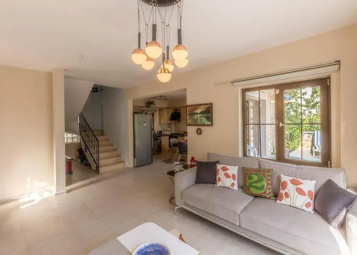 Вилла Havuzu, Plaji, Bahcesi Ve Olaganuestue Manzarasiyla… *