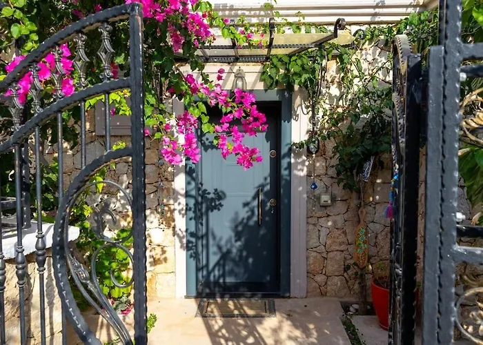 Havuzu, Plaji, Bahcesi Ve Olaganuestue Manzarasiyla… Вилла