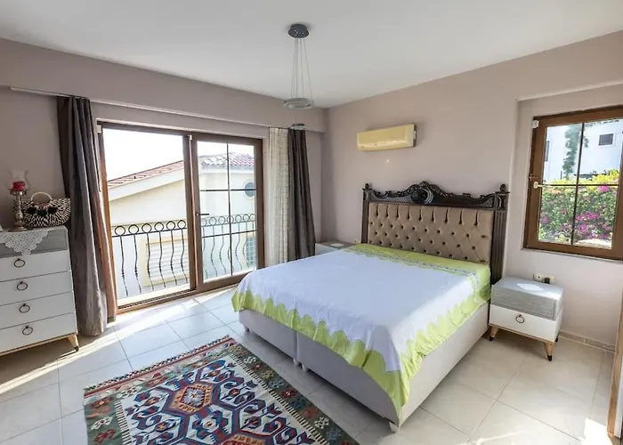 Havuzu, Plaji, Bahcesi Ve Olaganuestue Manzarasiyla… Вилла *