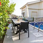 Villa Havuzu, Plajı, Bahçesi Ve Olağanüstü Manzarasıyla… Kaş