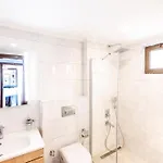 Havuzu, Plajı, Bahçesi Ve Olağanüstü Manzarasıyla… Villa