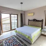 Havuzu, Plajı, Bahçesi Ve Olağanüstü Manzarasıyla… Villa *