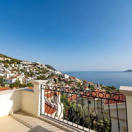 Havuzu, Plajı, Bahçesi Ve Olağanüstü Manzarasıyla… Kaş